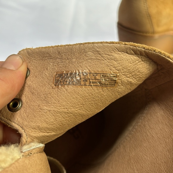 Never worn  New Ugg Kiernan  Honey Suede boots. - Picture 4 of 6